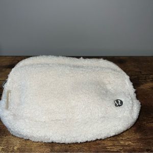 NWT fleece everywhere belt bag